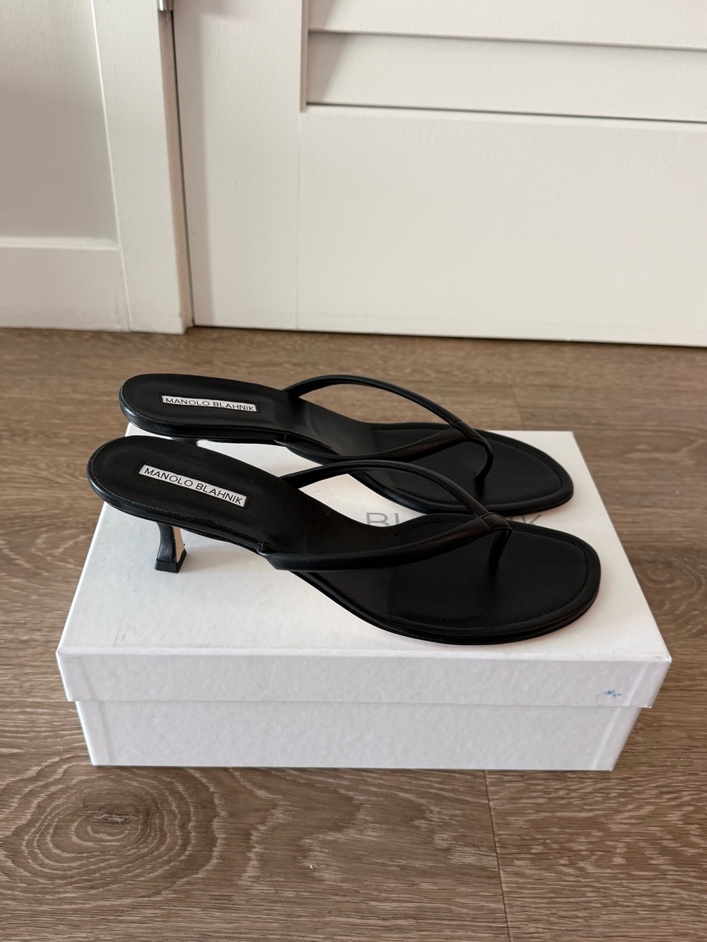 NWT MANOLO BLAHNIK Paterno 50 Leather Sandal - Picture 10 of 10